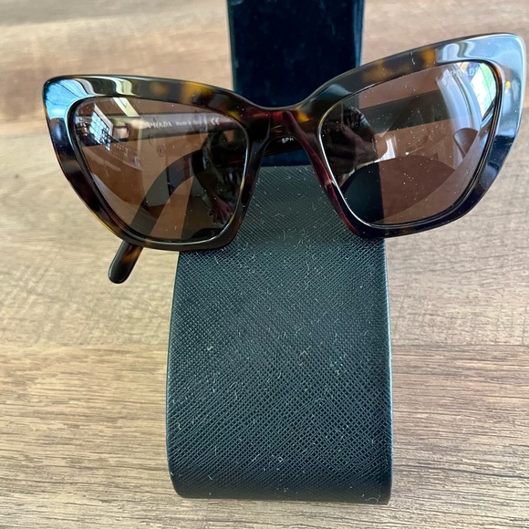 Prada tortoise shell cat eye sunglasses in mint condition - Picture 2 of 8